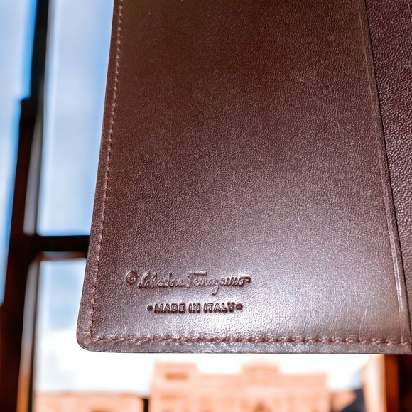 Salvatore Ferragamo Men's Long Wallet/Checkbook EUC Authentic - Picture 3 of 9